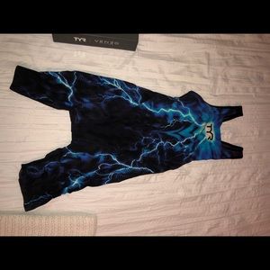 TYR Venzo Womens kneeskin size 25